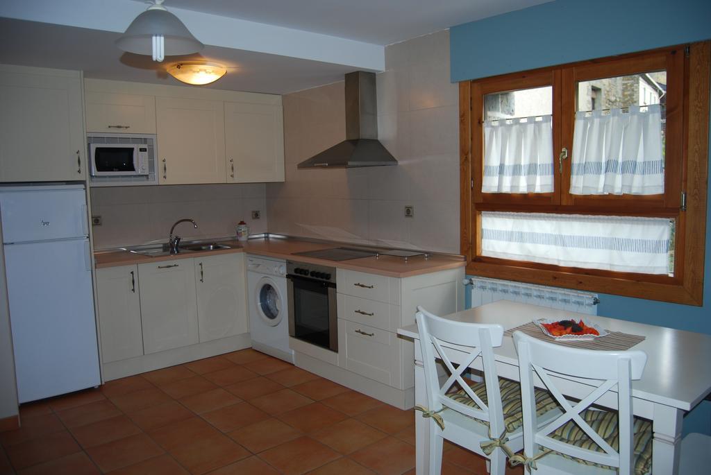 Apartamentos Casa Isabale Biescas  Oda fotoğraf