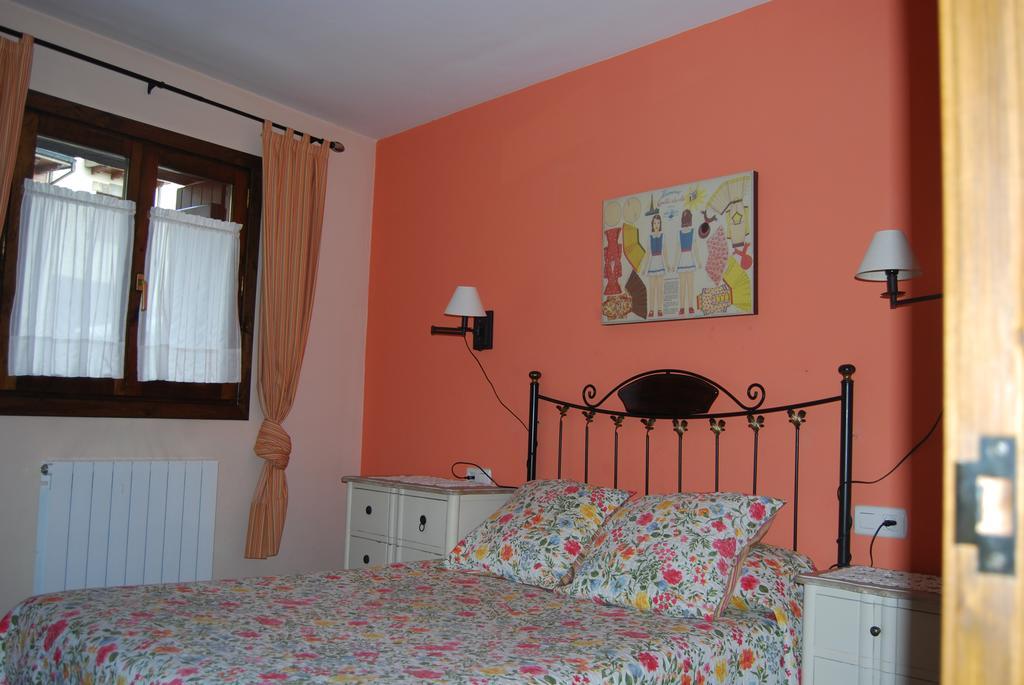 Apartamentos Casa Isabale Biescas  Oda fotoğraf